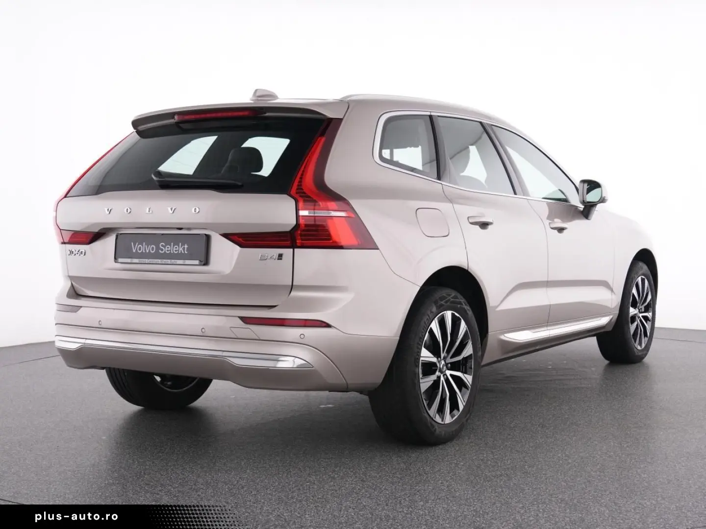 VOLVO XC60 B4 AWD Plus Bright Plus Bright AHK PANO LED