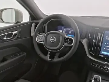 VOLVO XC60 B4 AWD Plus Bright Plus Bright AHK PANO LED