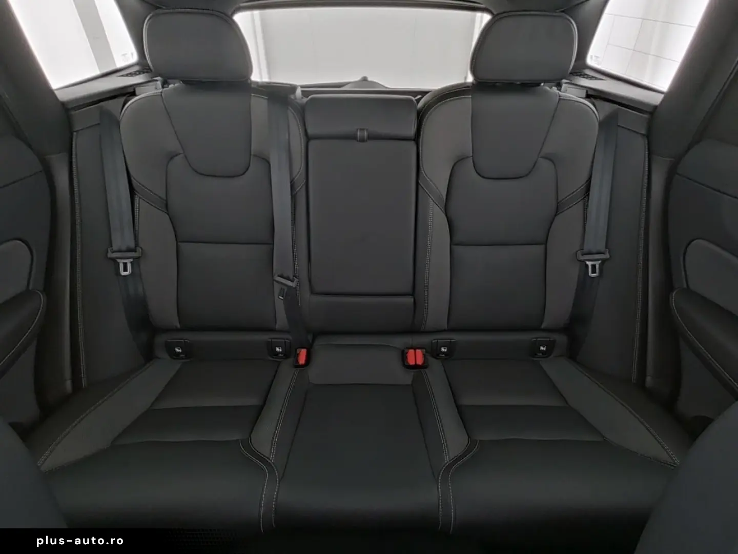 VOLVO XC60 B4 AWD Plus Bright Plus Bright AHK PANO LED