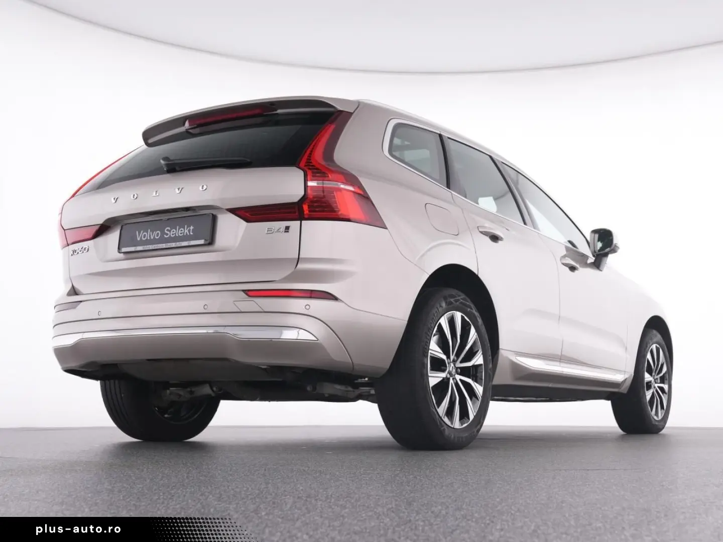 VOLVO XC60 B4 AWD Plus Bright Plus Bright AHK PANO LED