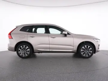 VOLVO XC60 B4 AWD Plus Bright Plus Bright AHK PANO LED