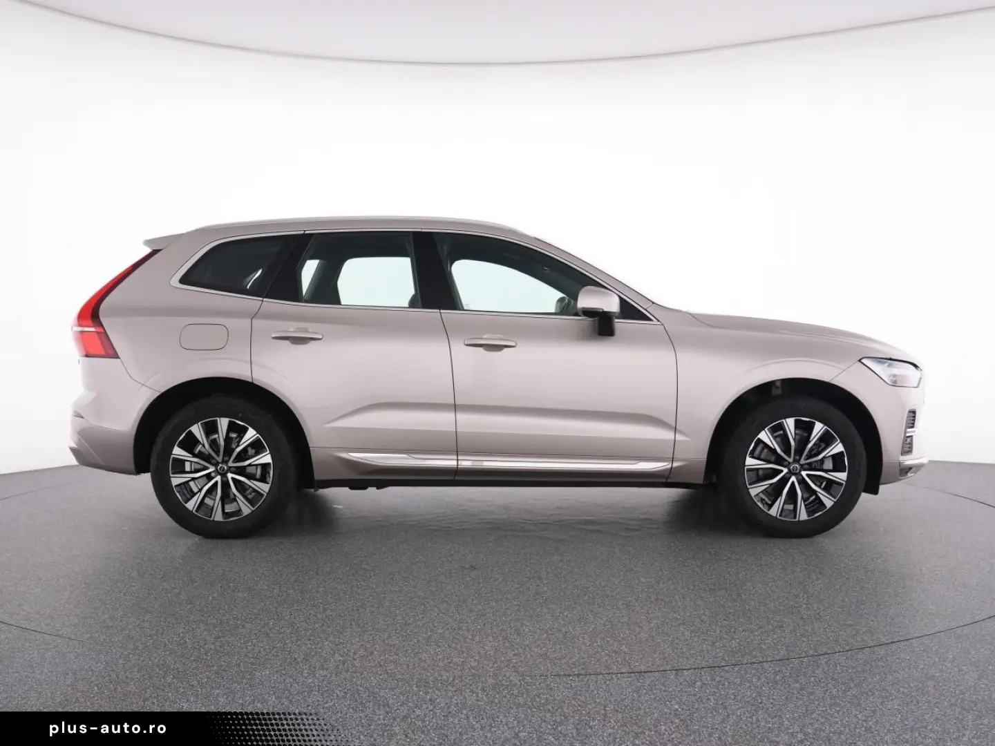 VOLVO XC60 B4 AWD Plus Bright Plus Bright AHK PANO LED