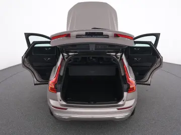 VOLVO XC60 B4 AWD Plus Bright Plus Bright AHK PANO LED