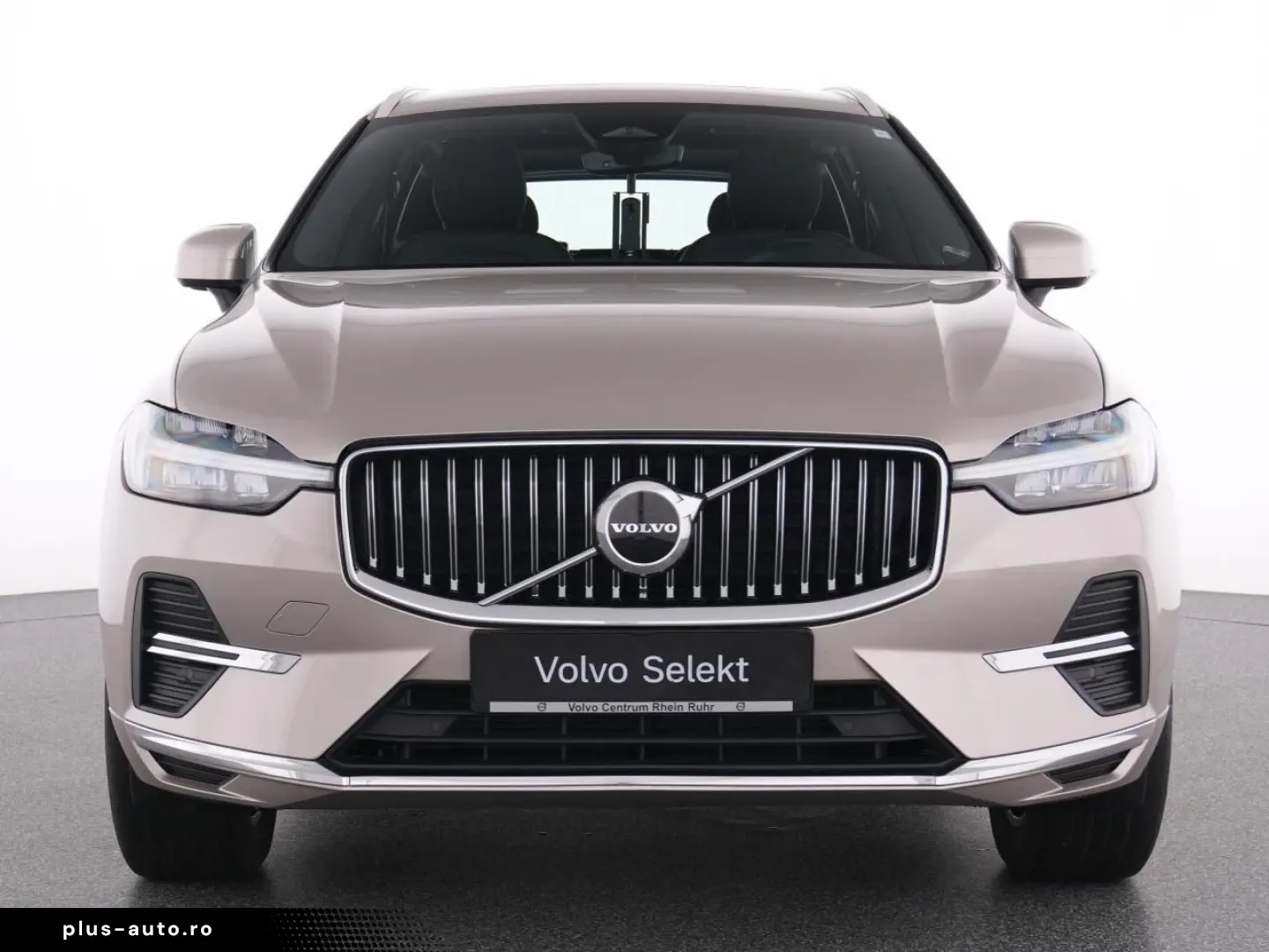 VOLVO XC60 B4 AWD Plus Bright Plus Bright AHK PANO LED