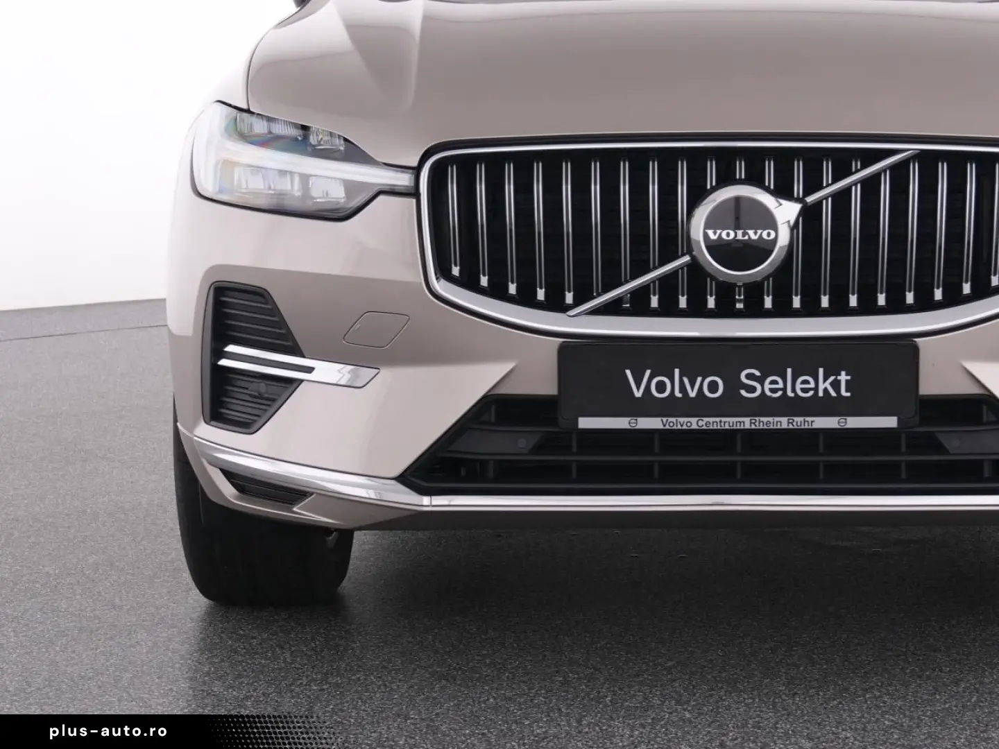 VOLVO XC60 B4 AWD Plus Bright Plus Bright AHK PANO LED