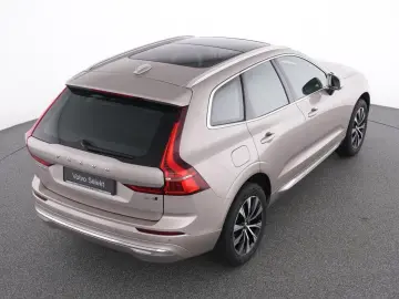 VOLVO XC60 B4 AWD Plus Bright Plus Bright AHK PANO LED