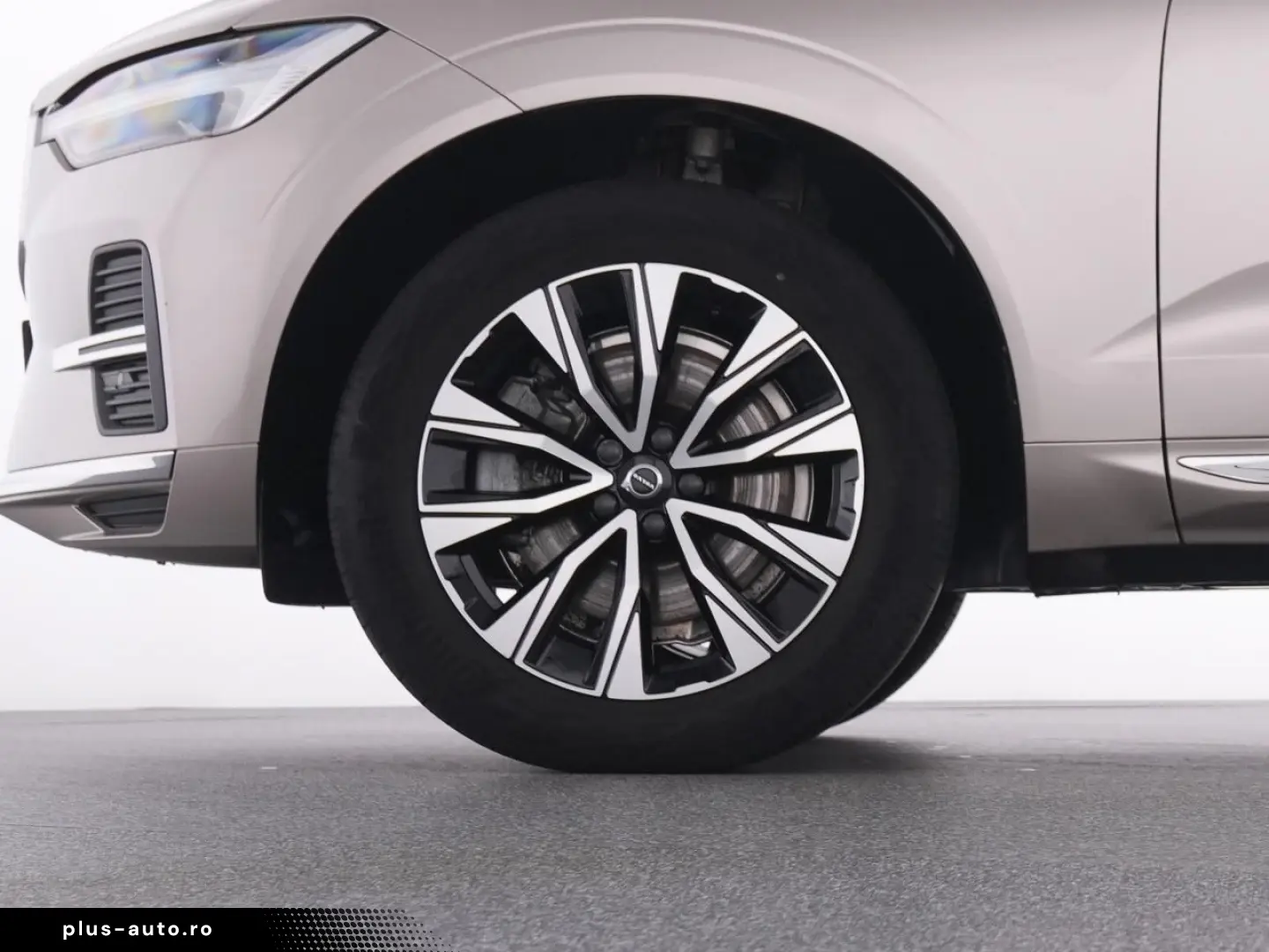 VOLVO XC60 B4 AWD Plus Bright Plus Bright AHK PANO LED