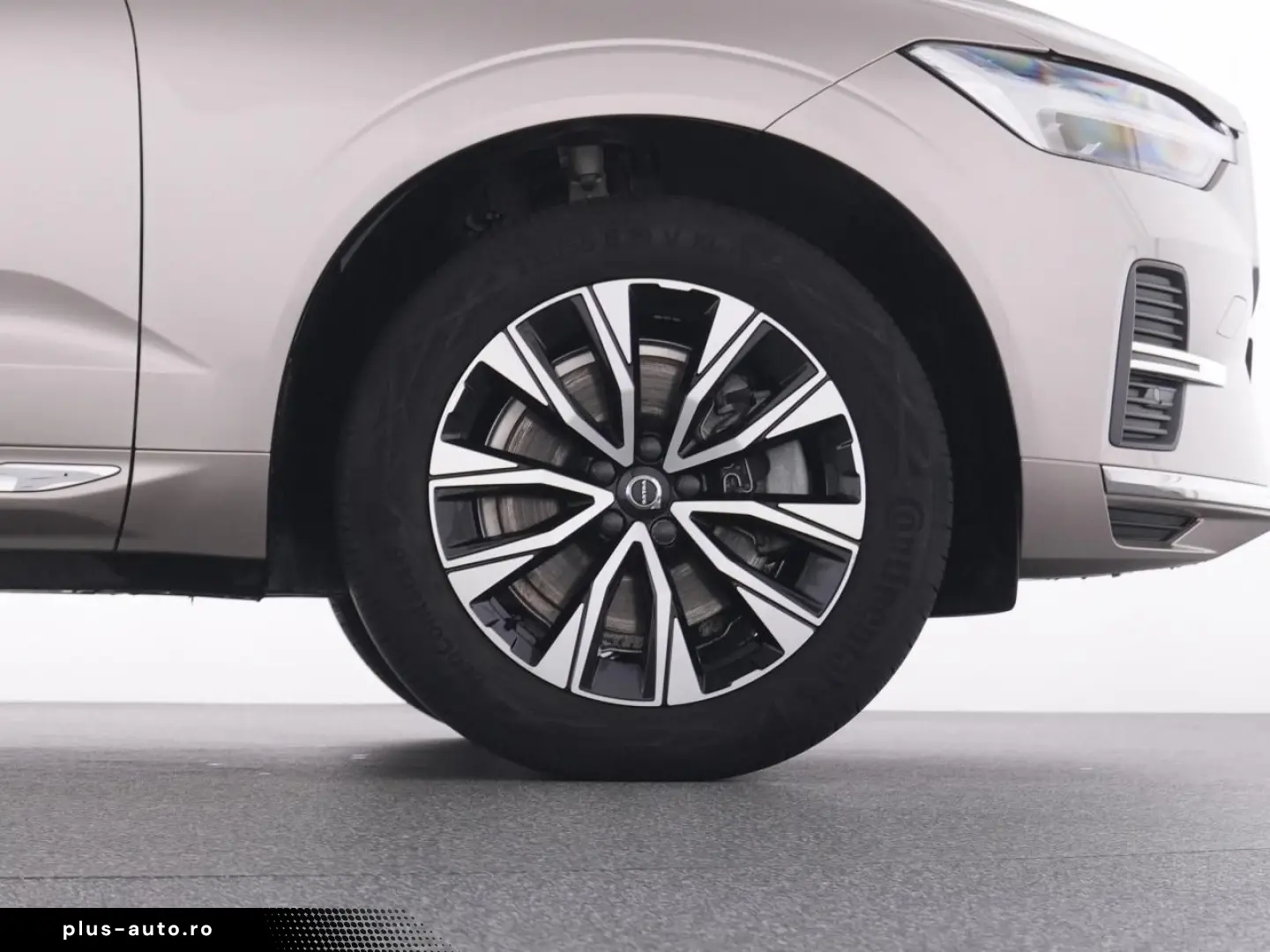 VOLVO XC60 B4 AWD Plus Bright Plus Bright AHK PANO LED