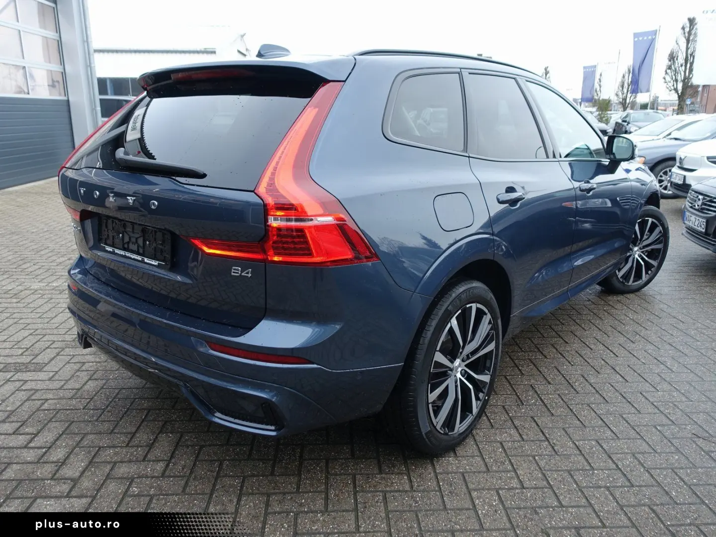 VOLVO XC60 Plus B4 Mild-Hybrid Dark StndHZ 360  AHK
