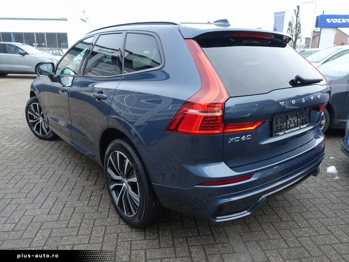 VOLVO XC60 Plus B4 Mild-Hybrid Dark StndHZ 360  AHK