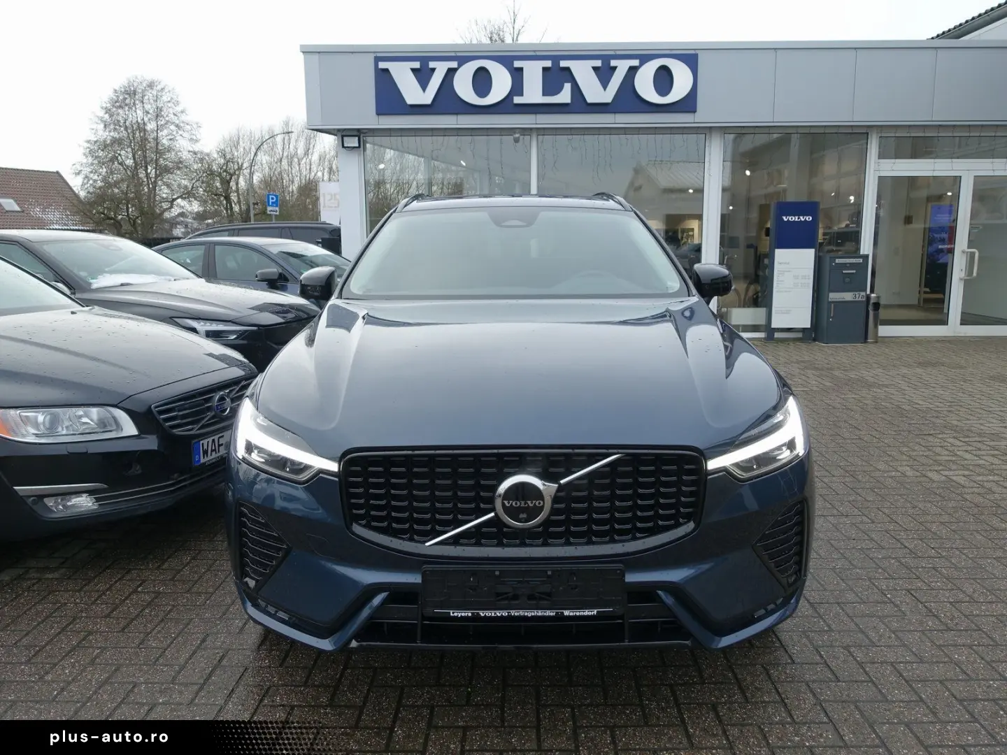 VOLVO XC60 Plus B4 Mild-Hybrid Dark StndHZ 360  AHK