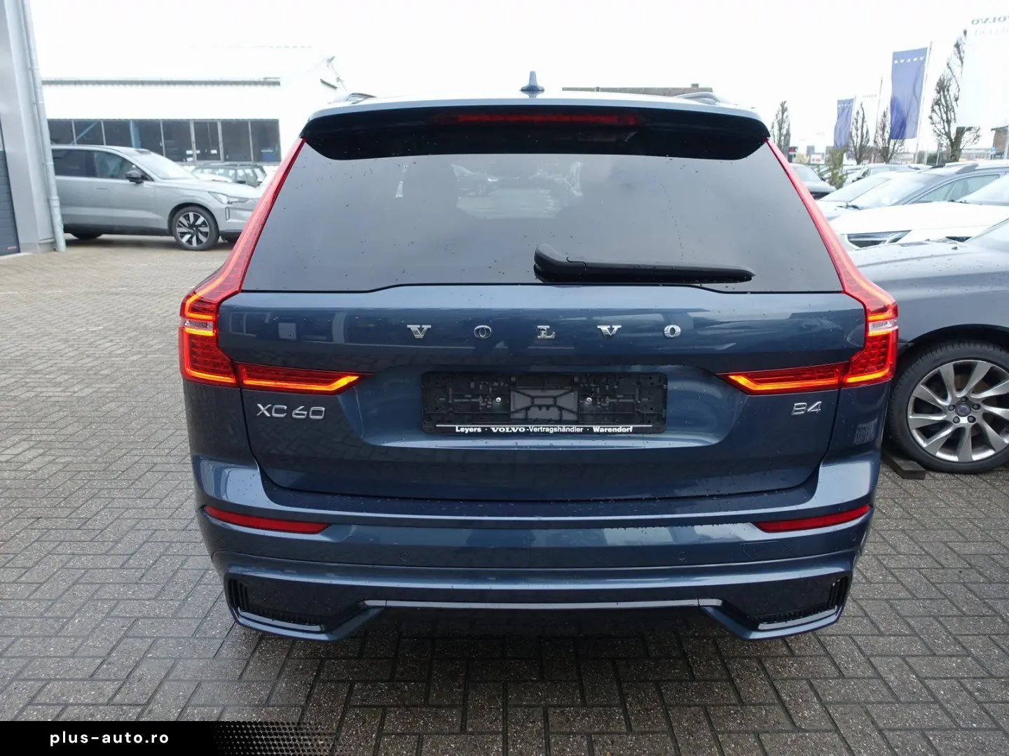 VOLVO XC60 Plus B4 Mild-Hybrid Dark StndHZ 360  AHK