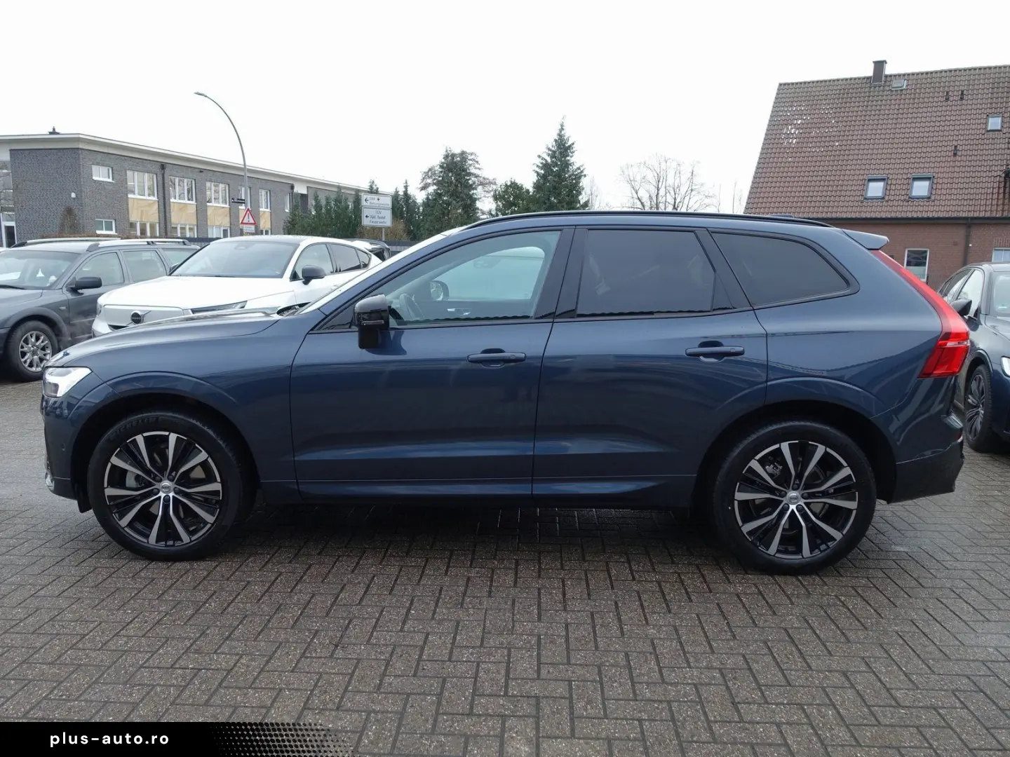 VOLVO XC60 Plus B4 Mild-Hybrid Dark StndHZ 360  AHK