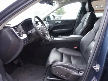 VOLVO XC60 Plus B4 Mild-Hybrid Dark StndHZ 360  AHK