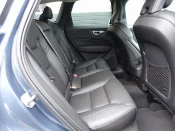 VOLVO XC60 Plus B4 Mild-Hybrid Dark StndHZ 360  AHK