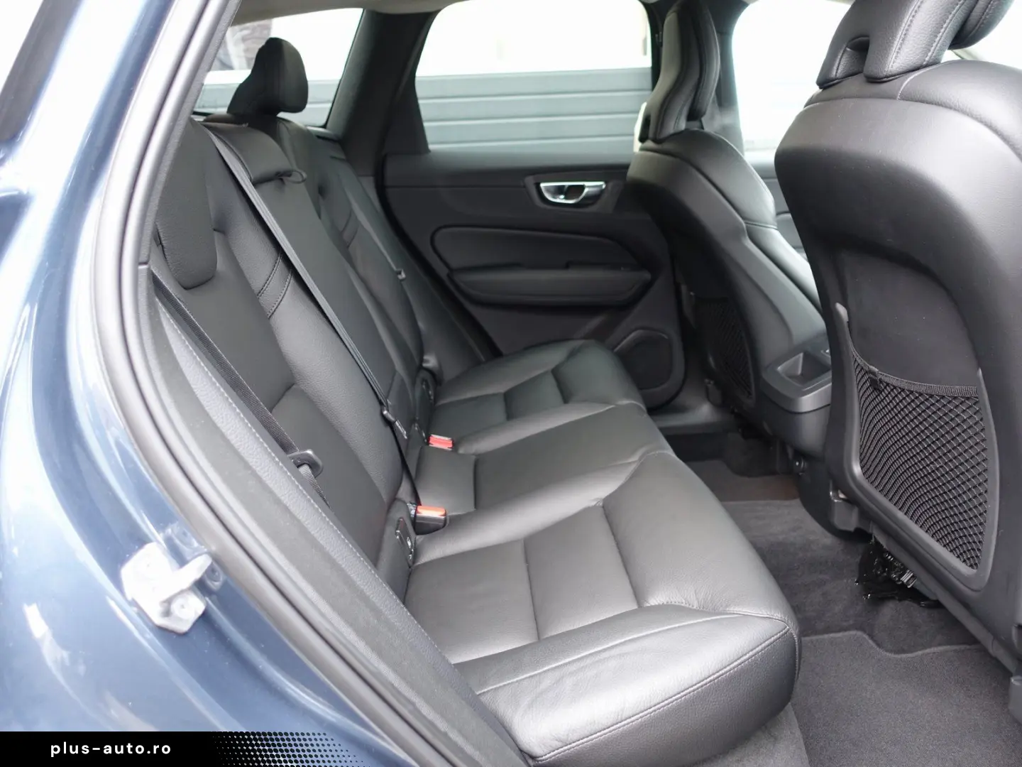 VOLVO XC60 Plus B4 Mild-Hybrid Dark StndHZ 360  AHK