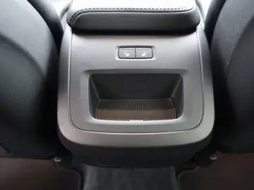 VOLVO XC60 Plus B4 Mild-Hybrid Dark StndHZ 360  AHK