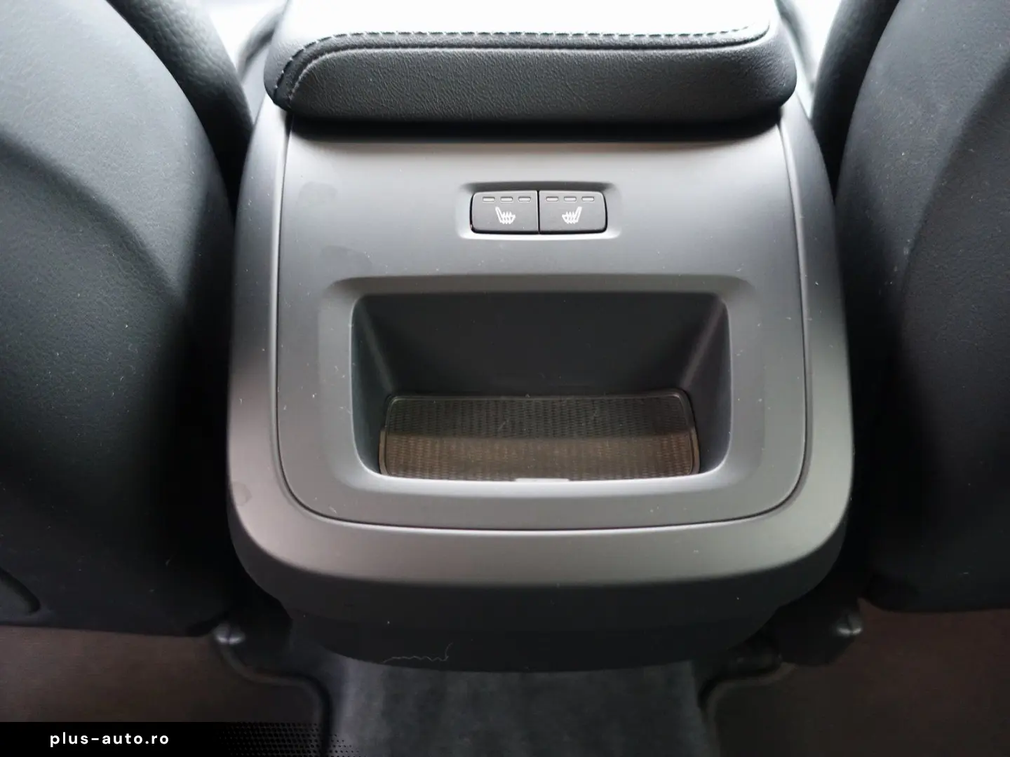 VOLVO XC60 Plus B4 Mild-Hybrid Dark StndHZ 360  AHK