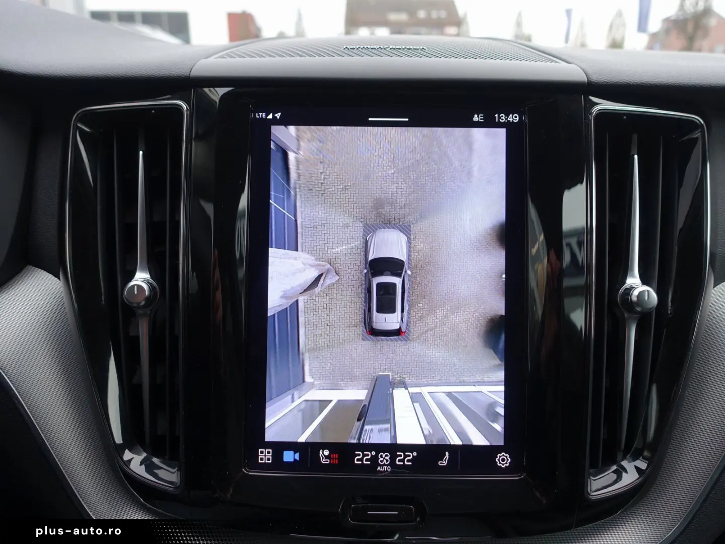 VOLVO XC60 Plus B4 Mild-Hybrid Dark StndHZ 360  AHK