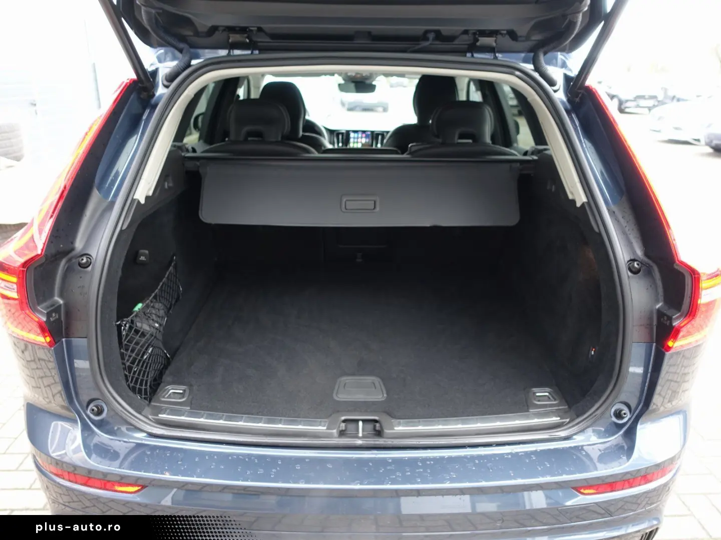 VOLVO XC60 Plus B4 Mild-Hybrid Dark StndHZ 360  AHK