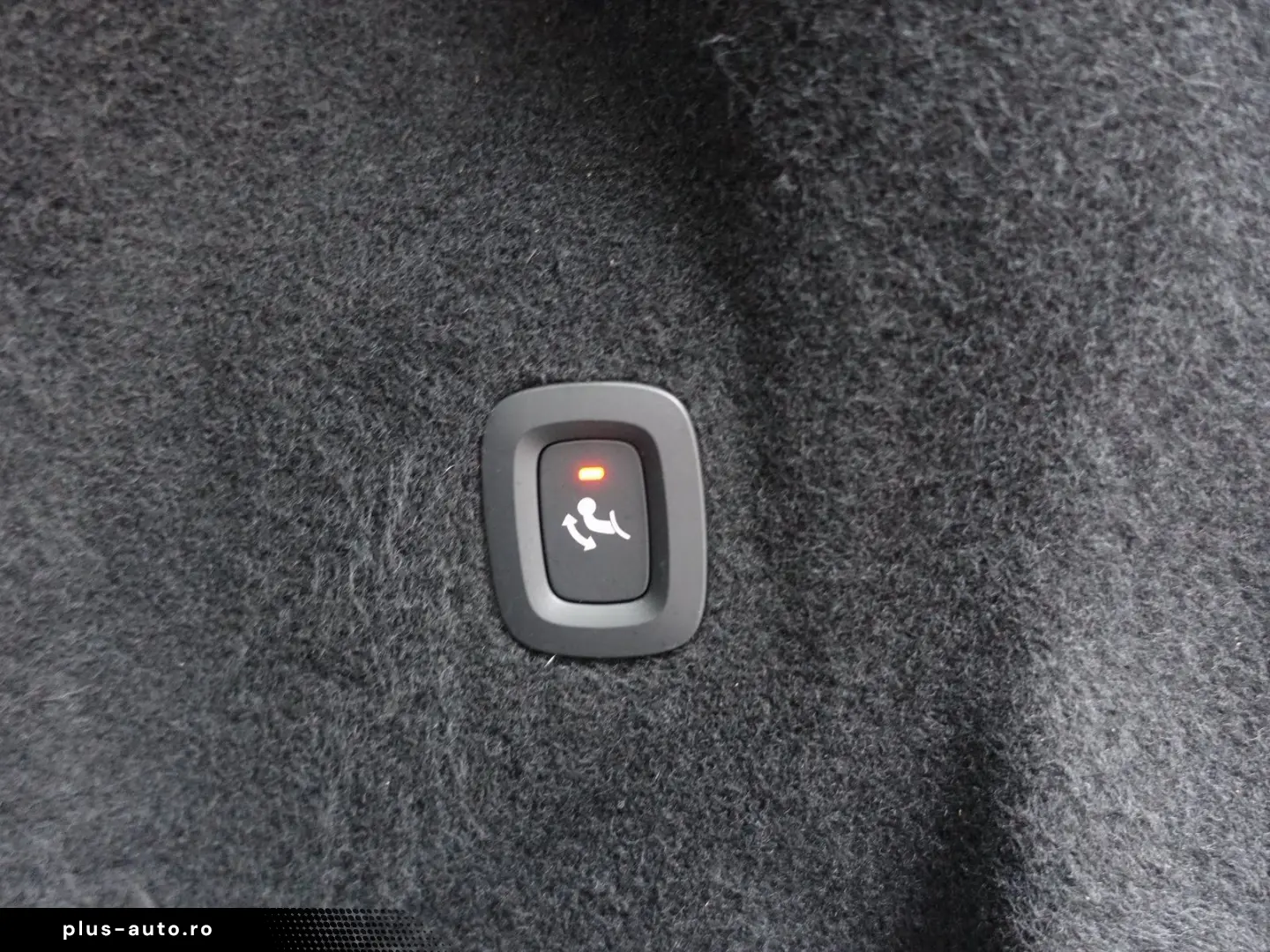 VOLVO XC60 Plus B4 Mild-Hybrid Dark StndHZ 360  AHK