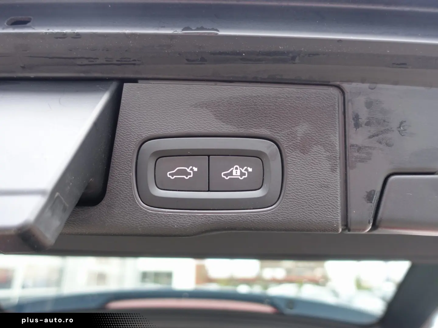 VOLVO XC60 Plus B4 Mild-Hybrid Dark StndHZ 360  AHK