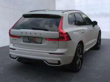 VOLVO XC60 B4 (Benzin) Plus Dark 2WD Automatik Navi