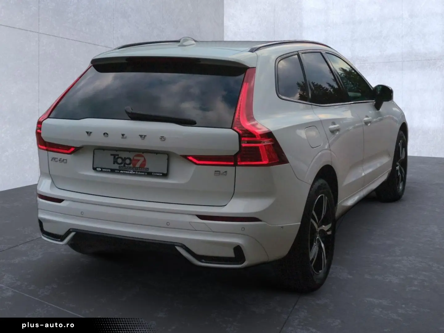 VOLVO XC60 B4 (Benzin) Plus Dark 2WD Automatik Navi