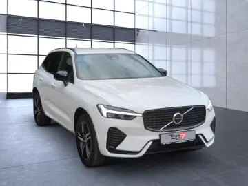 VOLVO XC60 B4 (Benzin) Plus Dark 2WD Automatik Navi