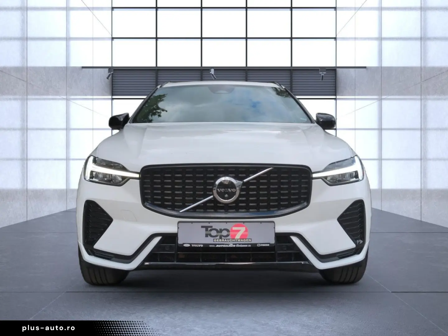 VOLVO XC60 B4 (Benzin) Plus Dark 2WD Automatik Navi