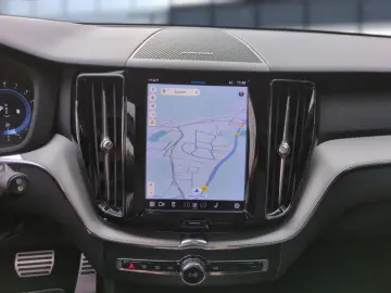 VOLVO XC60 B4 (Benzin) Plus Dark 2WD Automatik Navi