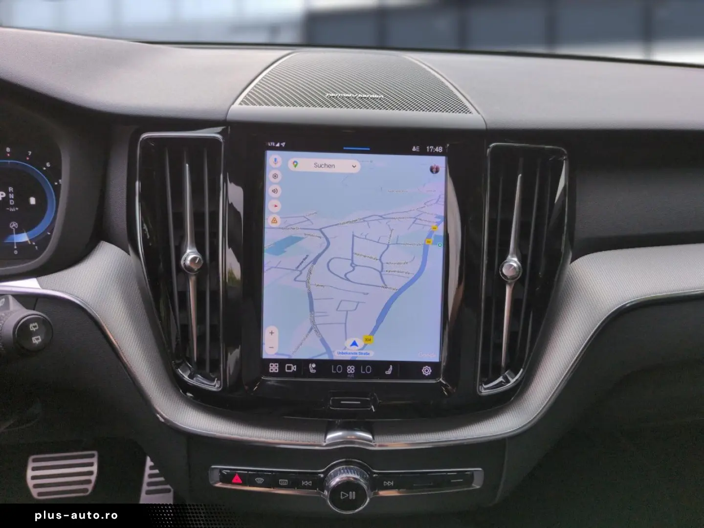 VOLVO XC60 B4 (Benzin) Plus Dark 2WD Automatik Navi