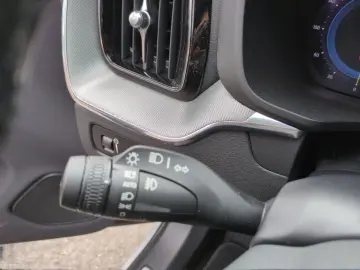 VOLVO XC60 B4 (Benzin) Plus Dark 2WD Automatik Navi