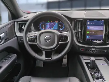 VOLVO XC60 B4 (Benzin) Plus Dark 2WD Automatik Navi