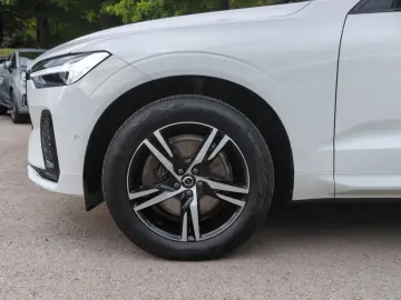 VOLVO XC60 B4 (Benzin) Plus Dark 2WD Automatik Navi