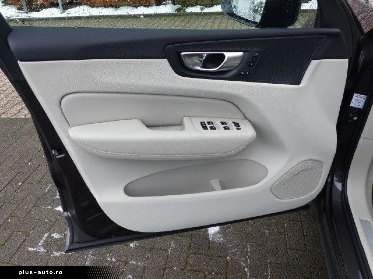 VOLVO XC60 Plus Dark B4 Aut.LEDER hell GOOGLE CAM