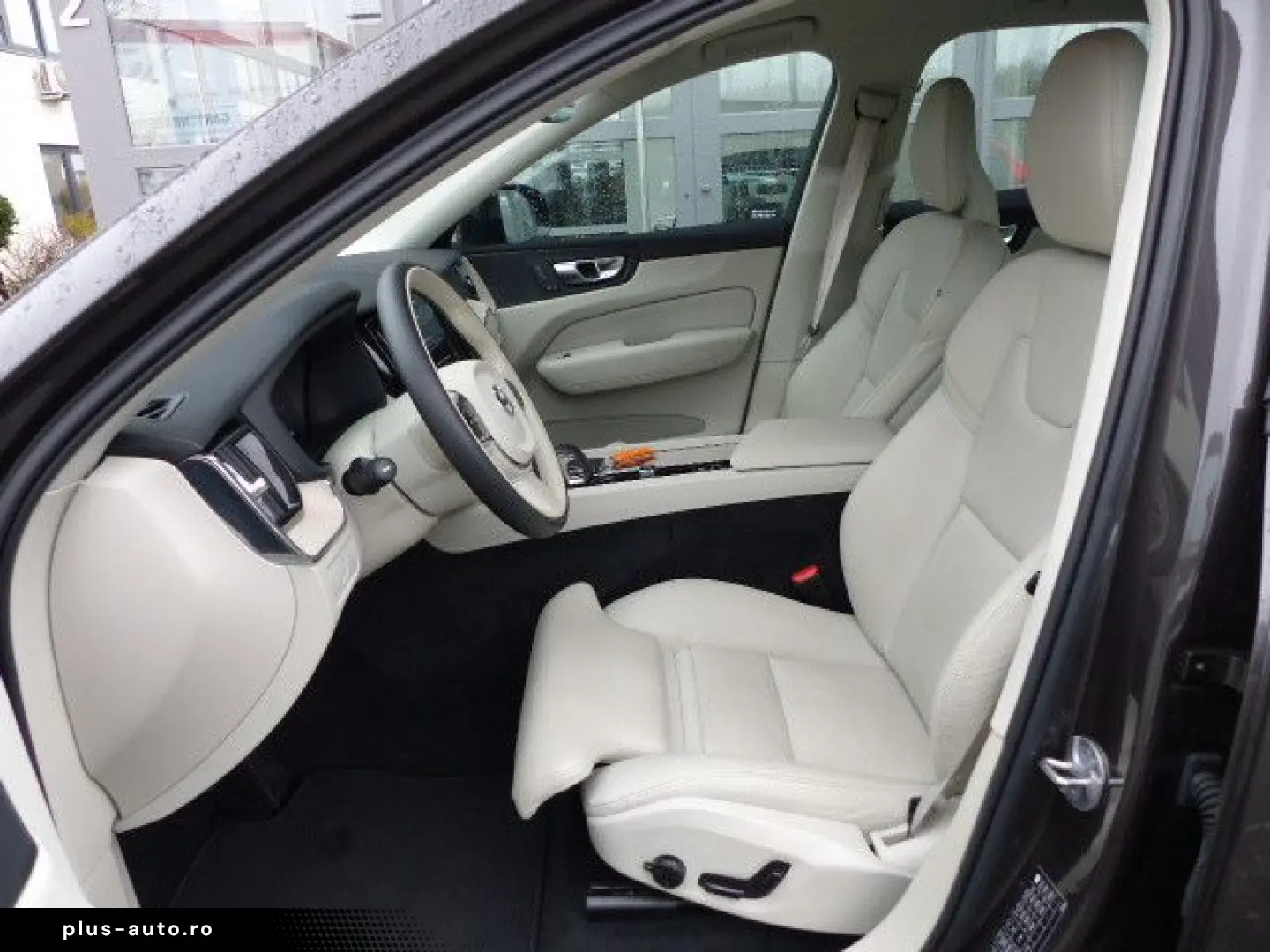 VOLVO XC60 Plus Dark B4 Aut.LEDER hell GOOGLE CAM
