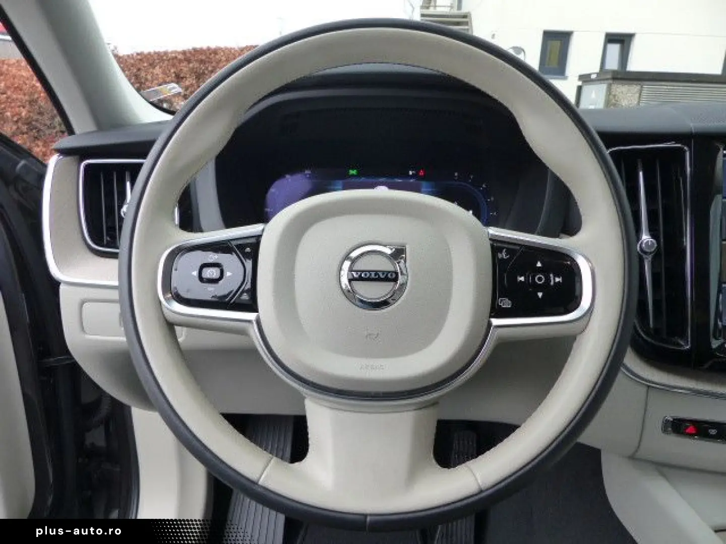 VOLVO XC60 Plus Dark B4 Aut.LEDER hell GOOGLE CAM