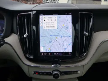 VOLVO XC60 Plus Dark B4 Aut.LEDER hell GOOGLE CAM