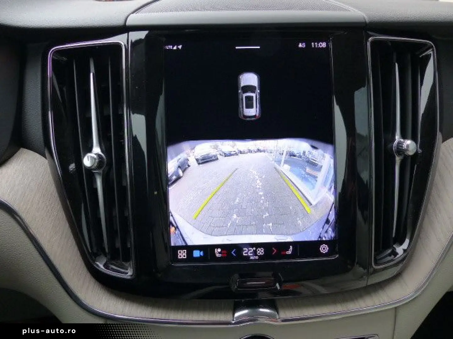 VOLVO XC60 Plus Dark B4 Aut.LEDER hell GOOGLE CAM