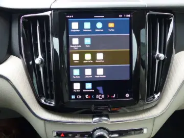 VOLVO XC60 Plus Dark B4 Aut.LEDER hell GOOGLE CAM