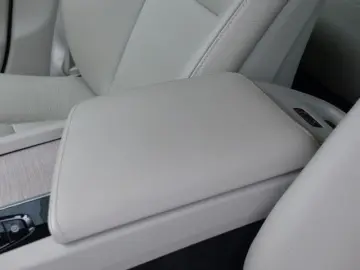 VOLVO XC60 Plus Dark B4 Aut.LEDER hell GOOGLE CAM