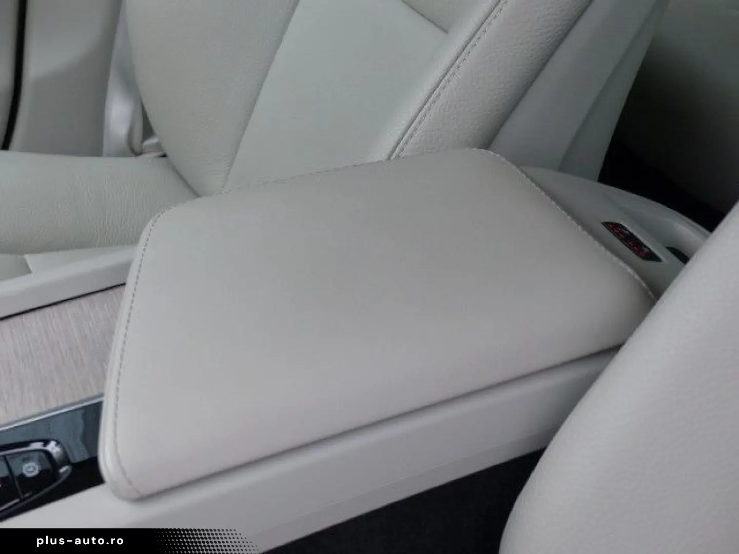 VOLVO XC60 Plus Dark B4 Aut.LEDER hell GOOGLE CAM