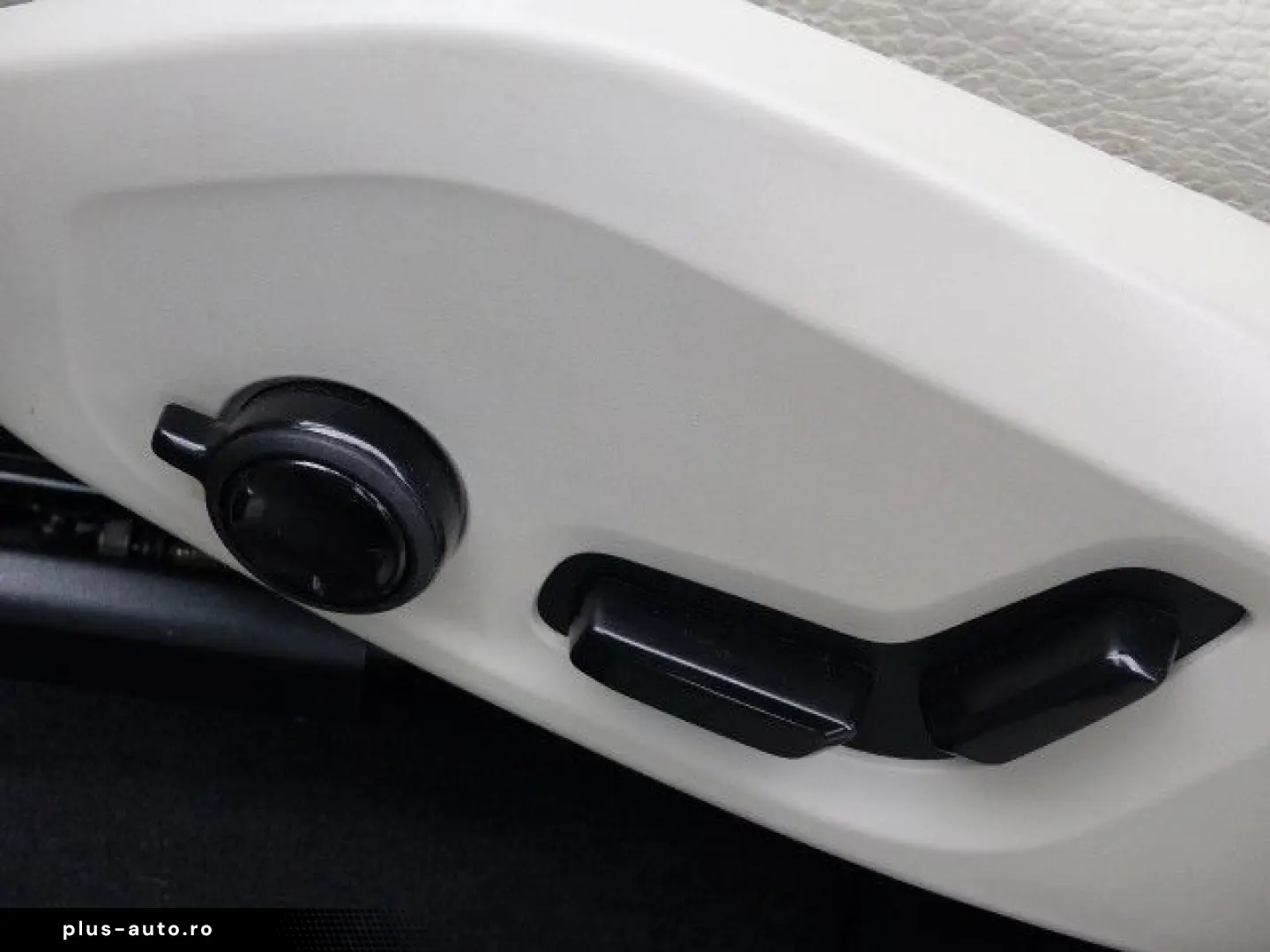 VOLVO XC60 Plus Dark B4 Aut.LEDER hell GOOGLE CAM