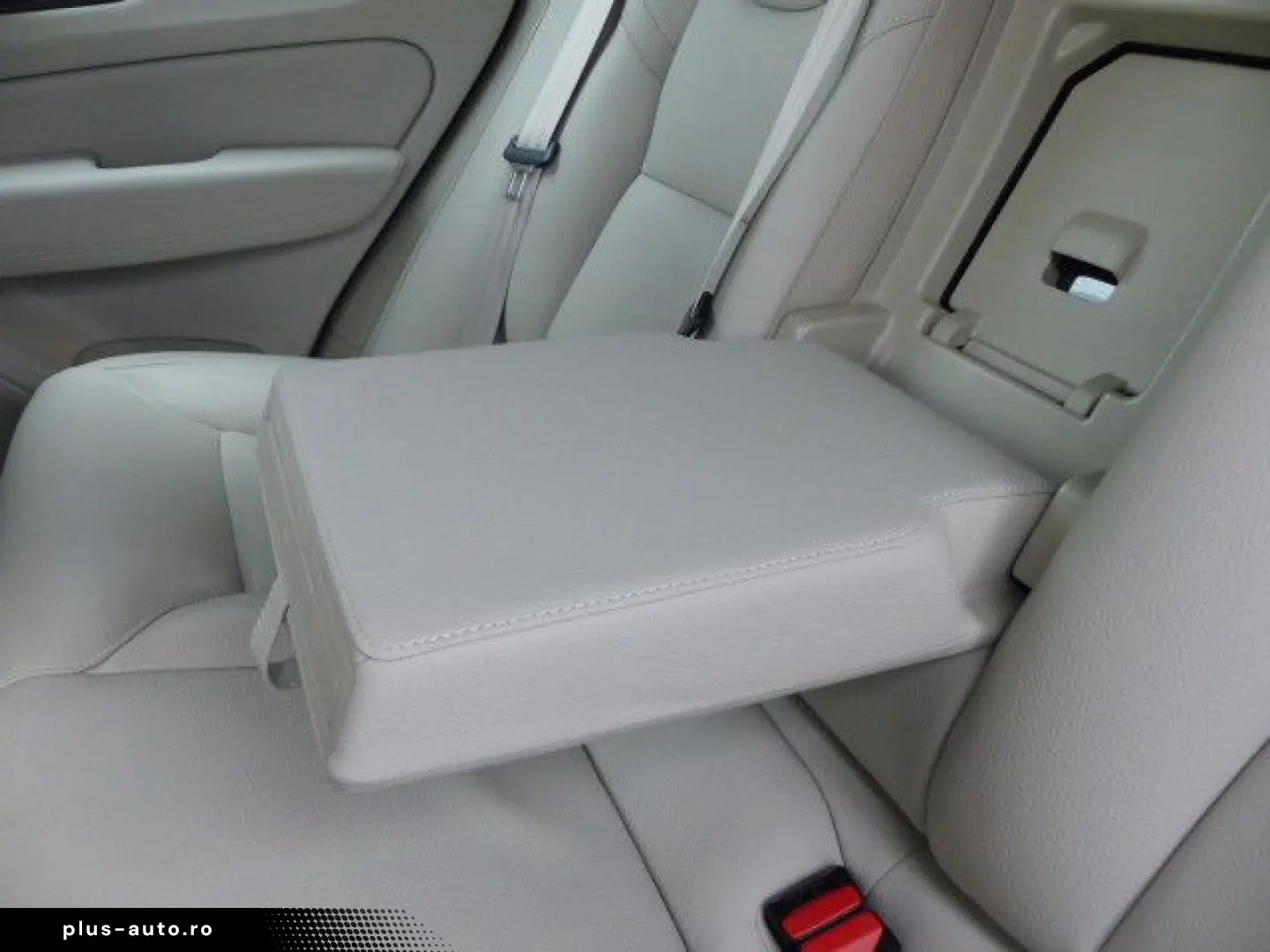 VOLVO XC60 Plus Dark B4 Aut.LEDER hell GOOGLE CAM