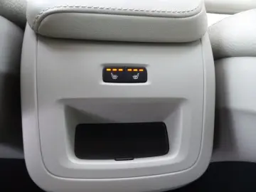 VOLVO XC60 Plus Dark B4 Aut.LEDER hell GOOGLE CAM