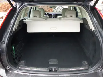 VOLVO XC60 Plus Dark B4 Aut.LEDER hell GOOGLE CAM