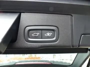 VOLVO XC60 Plus Dark B4 Aut.LEDER hell GOOGLE CAM