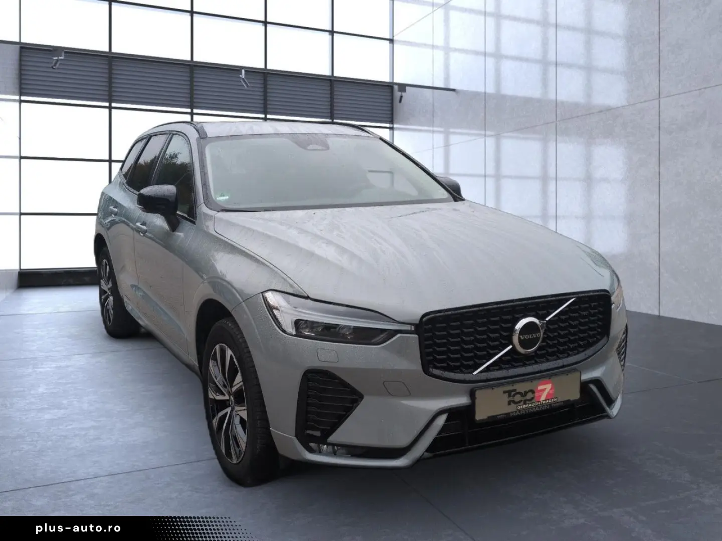 VOLVO XC 60 Plus Dark 2WD Bluetooth LED Vollleder