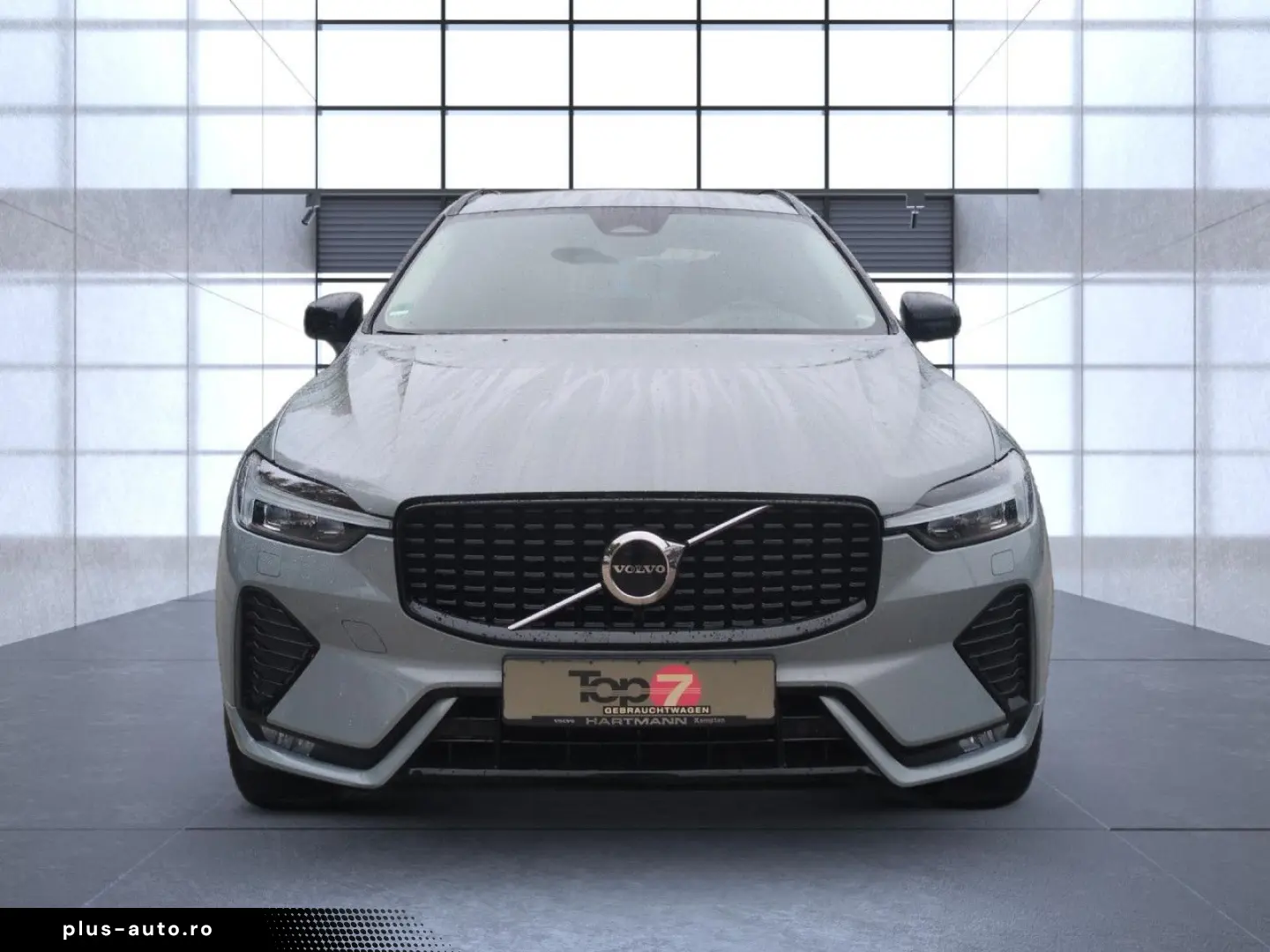 VOLVO XC 60 Plus Dark 2WD Bluetooth LED Vollleder
